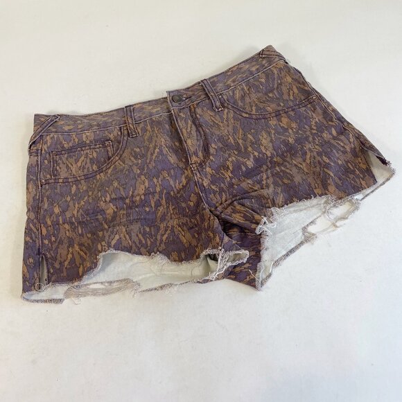Free People Cutoff Frayed Shorts Size 29 Womens Purple Printed Denim Mid Rise - Picture 1 of 10